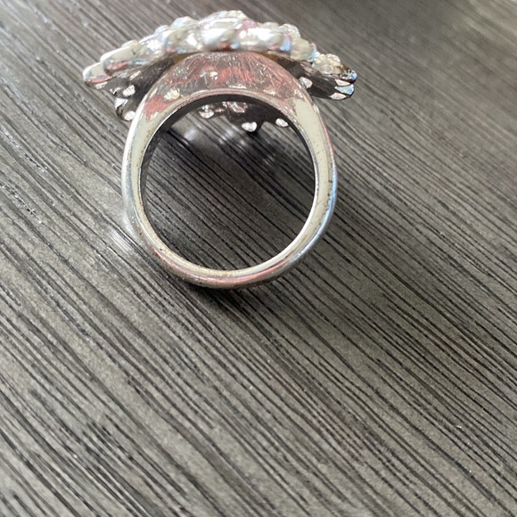 Silver Flower Starburst Rhinestone Ring Size 9 - Picture 6 of 8